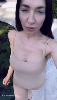 Elisabetta Franchi feet photo thumbnail