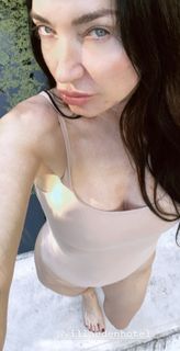 Elisabetta Franchi feet photo thumbnail