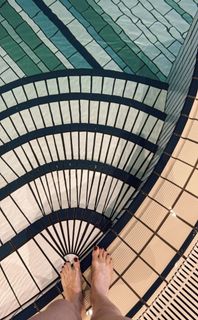 Elisabetta Franchi feet photo thumbnail