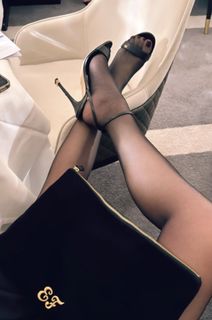 Elisabetta Franchi feet photo thumbnail