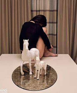 Elisabetta Franchi feet photo thumbnail