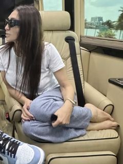 Elisabetta Franchi feet photo thumbnail