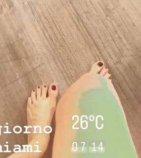 Elisabetta Franchi feet photo thumbnail
