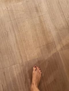 Elisabetta Franchi feet photo thumbnail