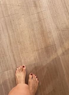 Elisabetta Franchi feet photo thumbnail