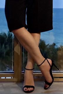 Elisabetta Franchi feet photo thumbnail