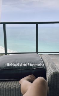 Elisabetta Franchi feet photo thumbnail