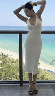 Elisabetta Franchi feet photo thumbnail