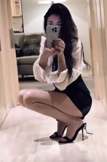 Elisabetta Franchi feet photo thumbnail