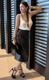 Elisabetta Franchi feet photo thumbnail