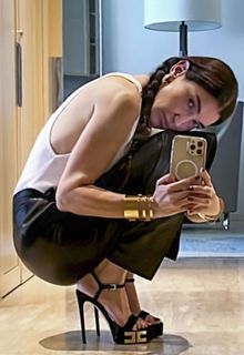 Elisabetta Franchi feet photo thumbnail
