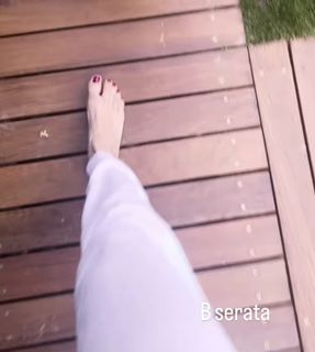 Elisabetta Franchi feet photo thumbnail