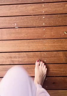 Elisabetta Franchi feet photo thumbnail