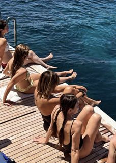 Elisabetta Franchi feet photo thumbnail