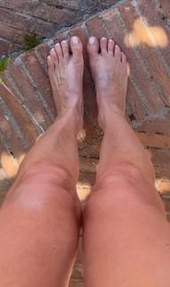 Elisabetta Franchi feet photo thumbnail