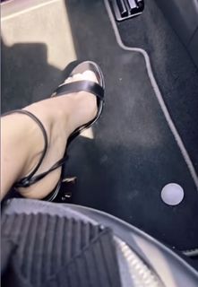 Elisabetta Franchi feet photo thumbnail