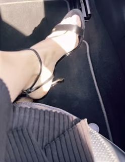 Elisabetta Franchi feet photo thumbnail