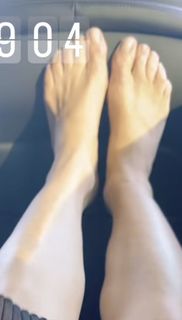 Elisabetta Franchi feet photo thumbnail