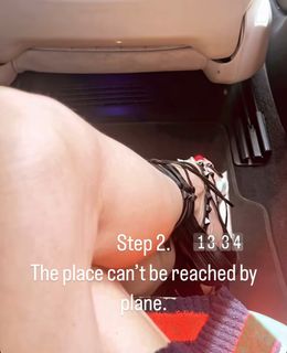 Elisabetta Franchi feet photo thumbnail