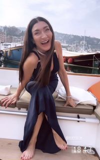 Elisabetta Franchi feet photo thumbnail