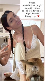 Elisabetta Franchi feet photo thumbnail