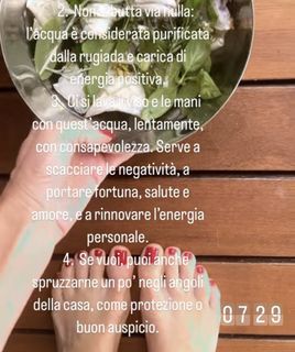 Elisabetta Franchi feet photo thumbnail