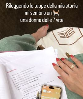 Elisabetta Franchi feet photo thumbnail