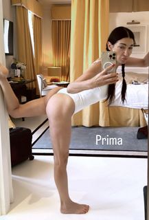 Elisabetta Franchi feet photo thumbnail