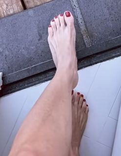 Elisabetta Franchi feet photo thumbnail
