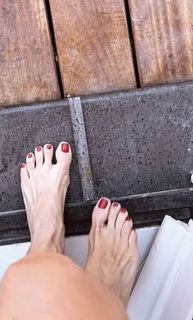 Elisabetta Franchi feet photo thumbnail