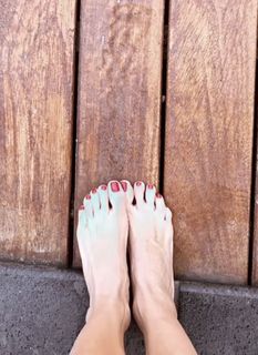 Elisabetta Franchi feet photo thumbnail