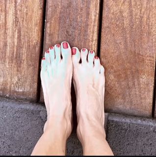 Elisabetta Franchi feet photo thumbnail