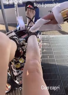 Elisabetta Franchi feet photo thumbnail