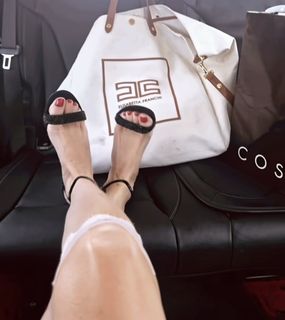 Elisabetta Franchi feet photo thumbnail