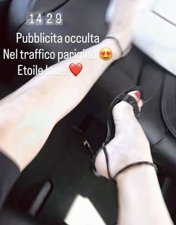 Elisabetta Franchi feet photo thumbnail