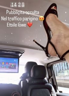 Elisabetta Franchi feet photo thumbnail