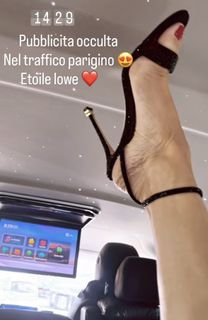 Elisabetta Franchi feet photo thumbnail