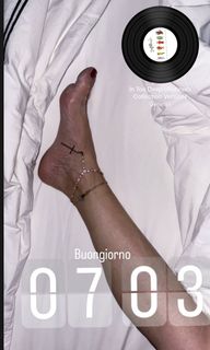 Elisabetta Franchi feet photo thumbnail