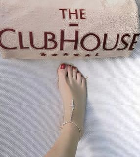 Elisabetta Franchi feet photo thumbnail