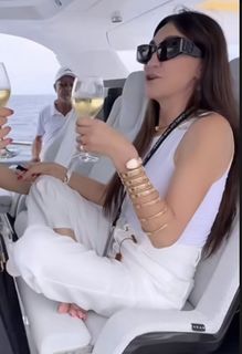 Elisabetta Franchi feet photo thumbnail