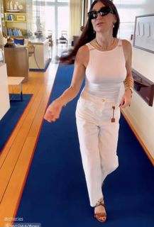 Elisabetta Franchi feet photo thumbnail