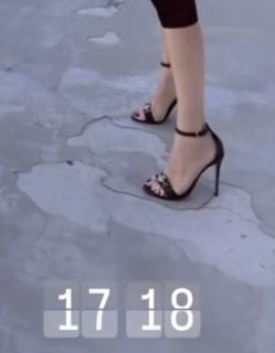 Elisabetta Franchi feet photo thumbnail