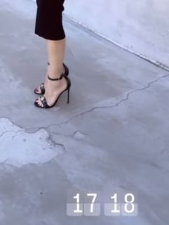 Elisabetta Franchi feet photo thumbnail