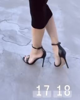Elisabetta Franchi feet photo thumbnail