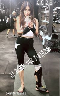 Elisabetta Franchi feet photo thumbnail