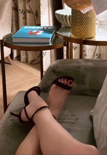 Elisabetta Franchi feet photo thumbnail