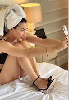 Elisabetta Franchi feet photo thumbnail