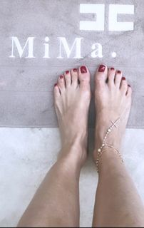 Elisabetta Franchi feet photo thumbnail