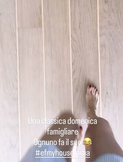 Elisabetta Franchi feet photo thumbnail