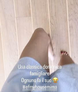 Elisabetta Franchi feet photo thumbnail